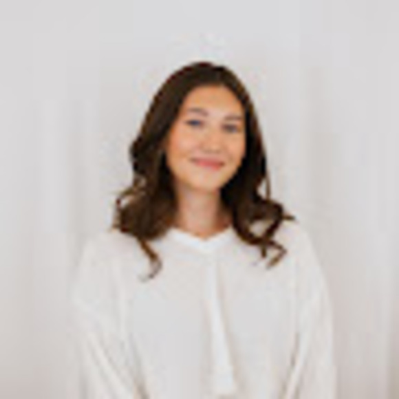 Meet your Posher, Olivia - Picture 1 of 1